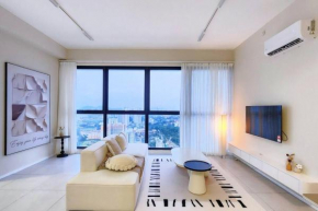 Tatami with HomeCinema, 9pax, Urban Suites by PG Home